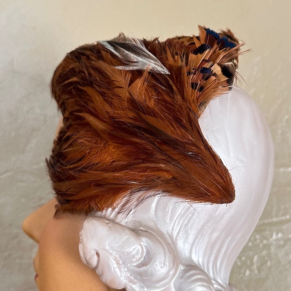 FASCINATING 1950's RUST/MULTICOLOR FEATHER COCKTAIL HAT - Picture 5 of 9